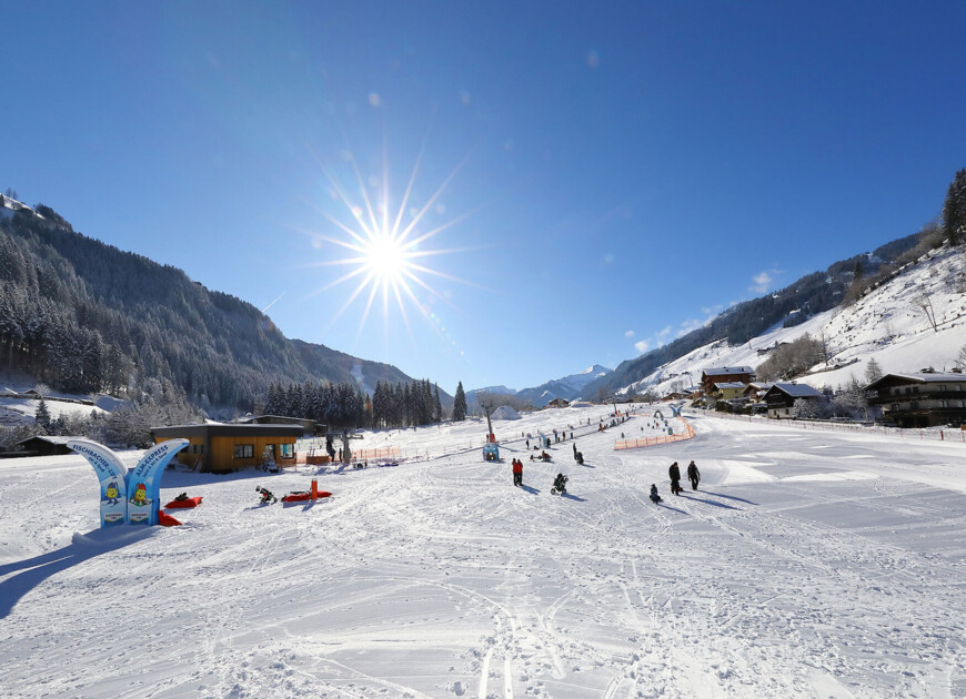 Erlebniswiese Fischbacher in Großarltal - hier haben Kinder Spaß im Schnee