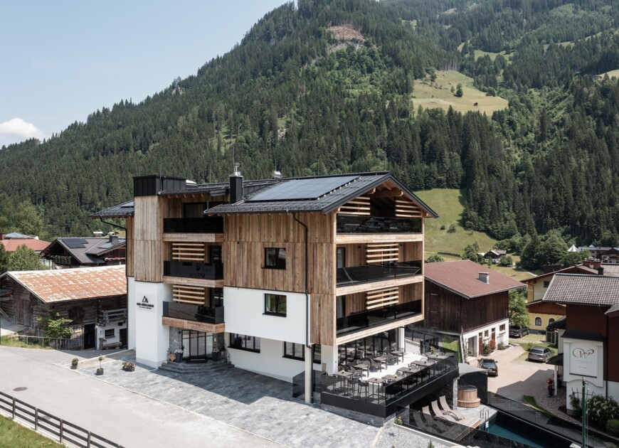 3 Sterne B&B Hotel Diellehen in Großarl im Sommer von außen.